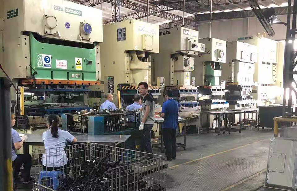 油壓機加工設(shè)備