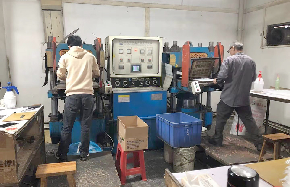 硅膠煉膠及硫化機4